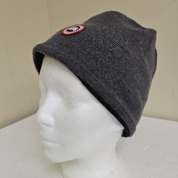 Canada Goose Standard Toque Hat Beanie in Iron Gray - Picture 6 of 12